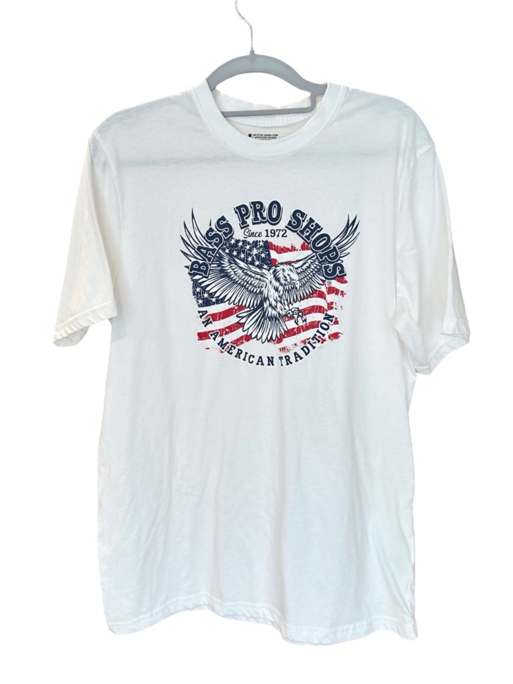 Bass Pro Shops Men's White Red & Blue Graphic Short Sleeve Tee Med